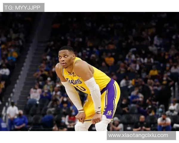 热火与湖人对决分析:战术布局与球员表现的全面解读 热火与湖人对决分析:战术布局与球员表现的全面解读