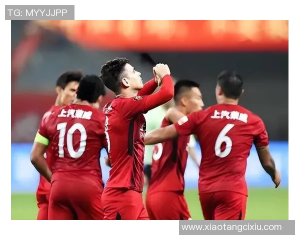 重庆与上港激战正酣比分揭晓引发球迷热议与期待